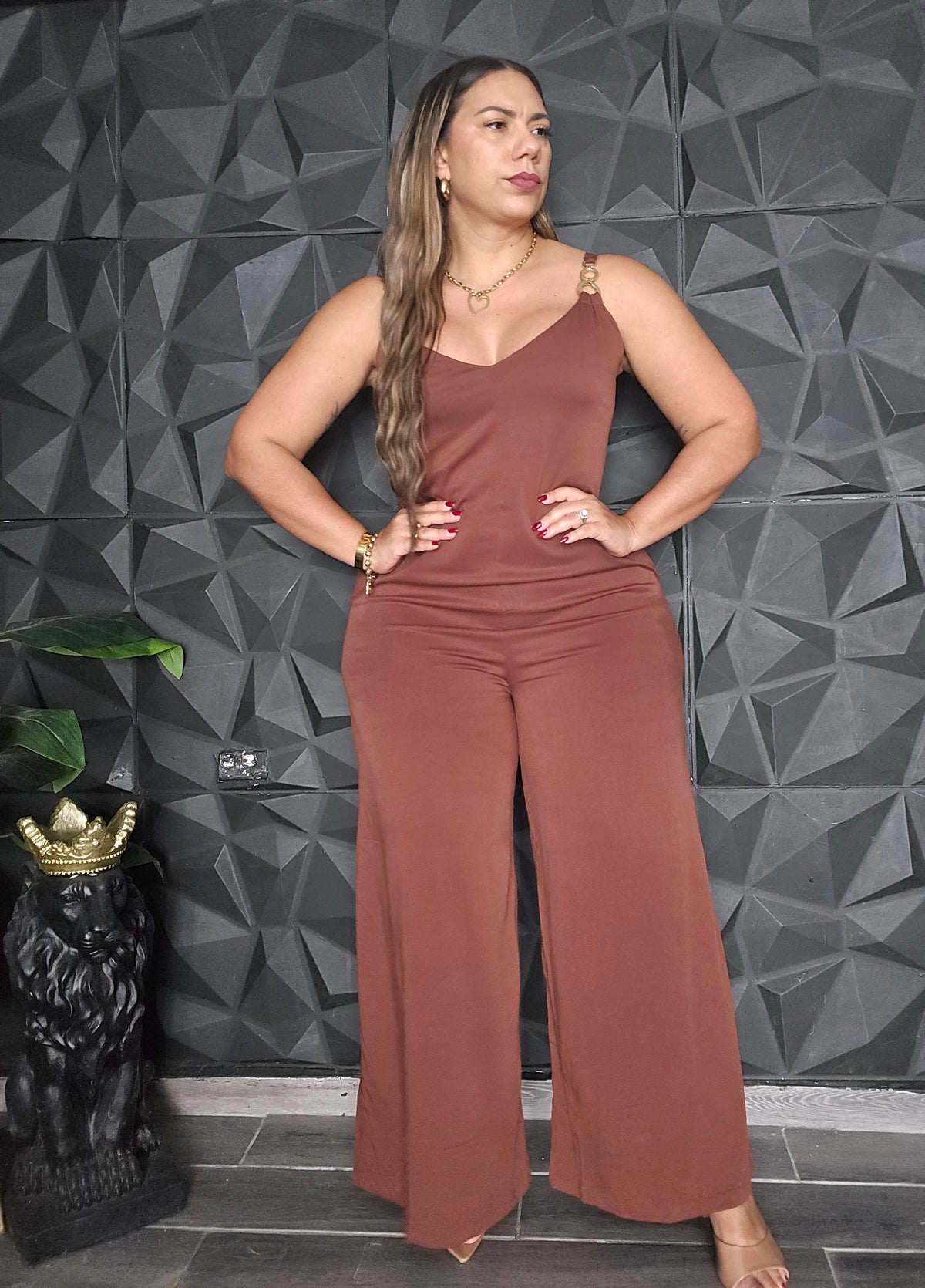 Enterizo Marrón con Hebilla Doradas Línea colombiana